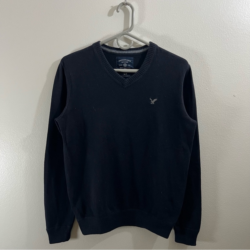 American Eagle Men’s size small navy blue sweater